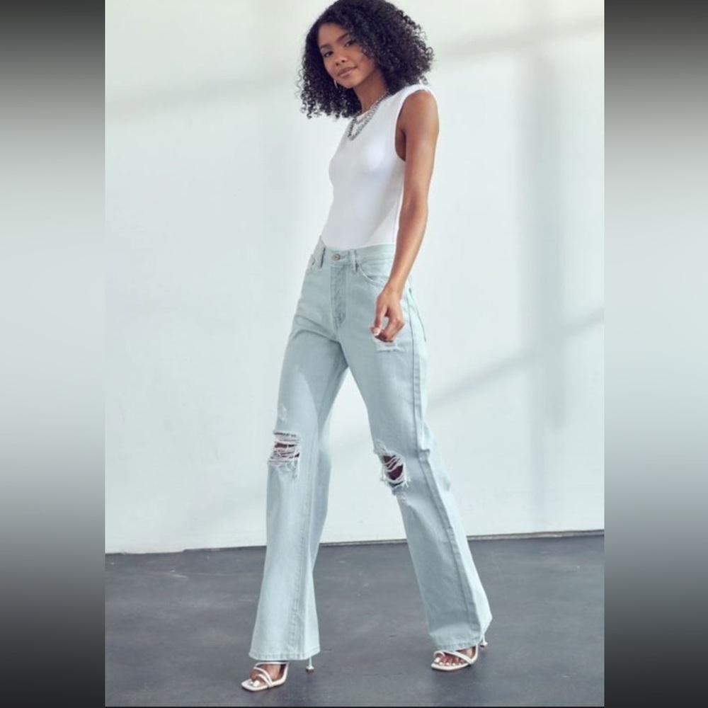 Brand New KanCan jeans in ultra light wash, distressed 90”s Flare, SZ 3 thru 13